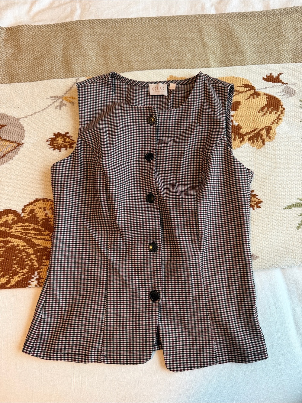 Good Luck Gem Black and White Gingham Sleeveless Button-Down Top